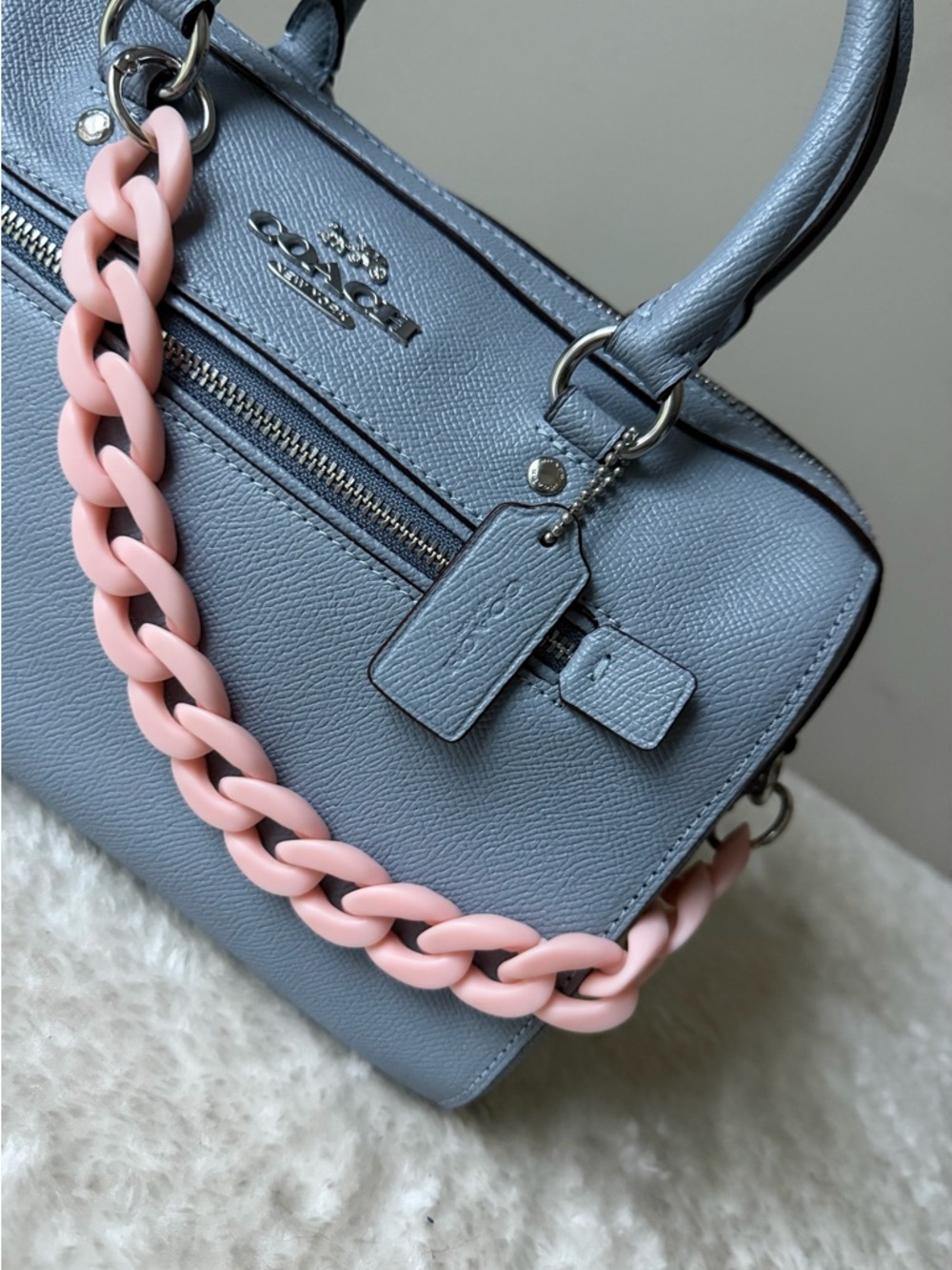 Coach Rowan bag in Light Blue Leather with Pink Chain - Picture 4 of 13